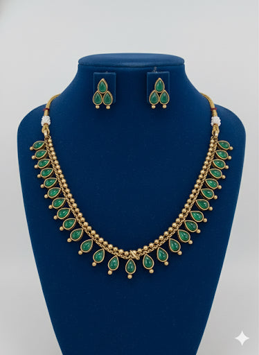Necklace Set with Green Teardrop Stones